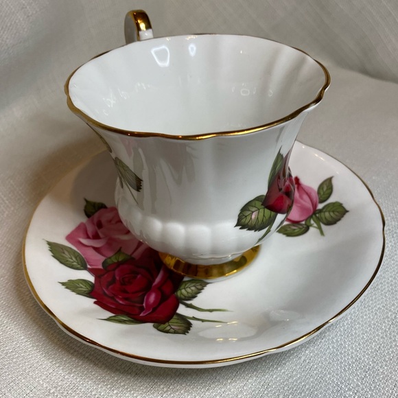 Vintage 1960’s Windsor Bone China Pink & Red Rose Teacup & Saucer - Picture 2 of 8